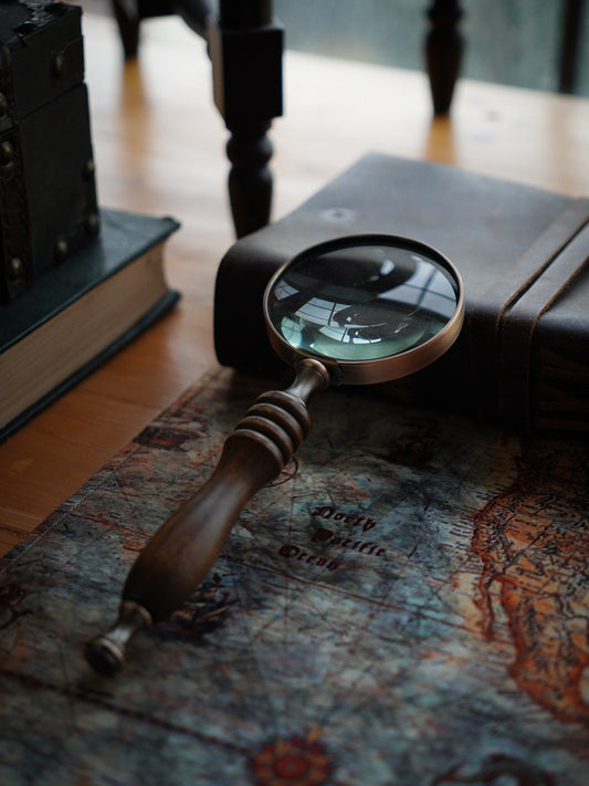 Classic Design Wooden Magnifying Glass